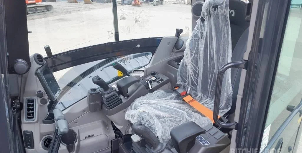 Miniexcavadora Kubota KX060-5 de 5,7 t con tiltrotator de ocasión 2022 casi nueva de 5 h