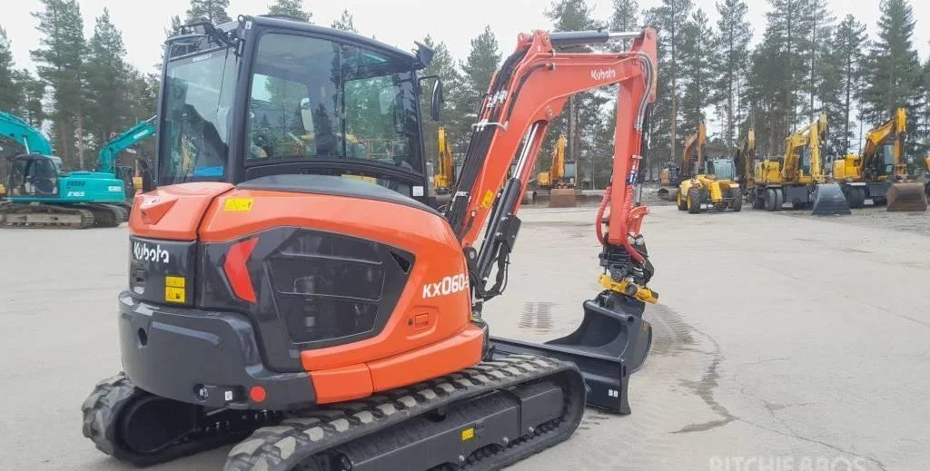 Miniexcavadora Kubota KX060-5 de 5,7 t con tiltrotator de ocasión 2022 casi nueva de 5 h
