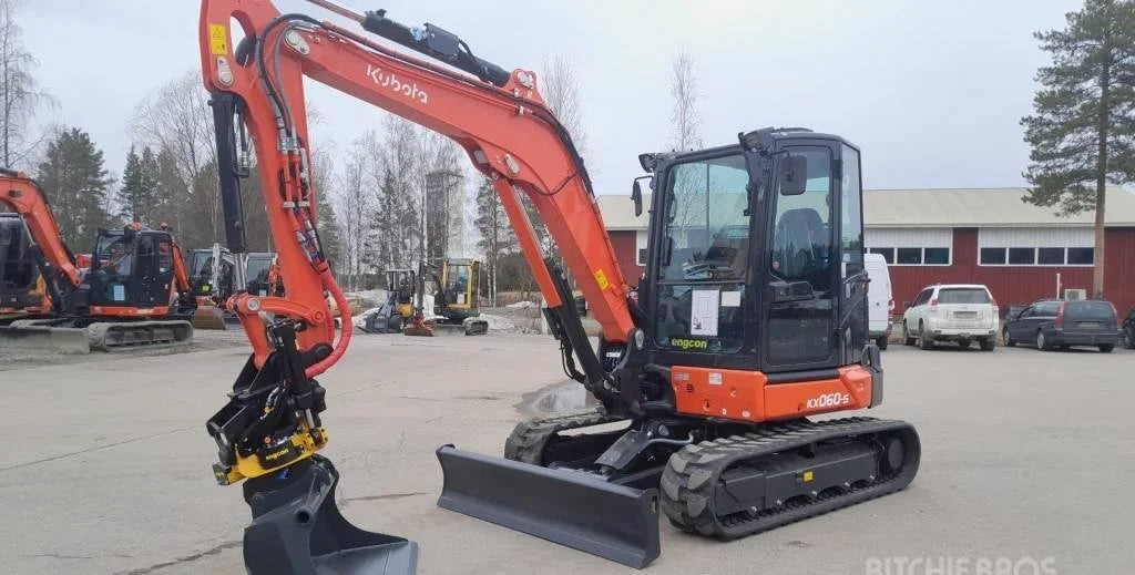 Miniexcavadora Kubota KX060-5 de 5,7 t con tiltrotator de ocasión 2022 casi nueva de 5 h