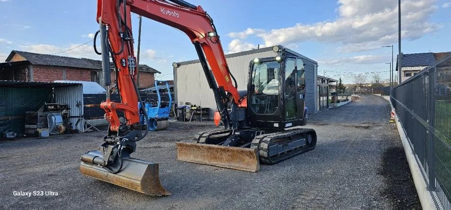 Miniexcavadora Kubota KX080-3 de 8,2 t usada 2012 con 3300 h y enganche hidráulico