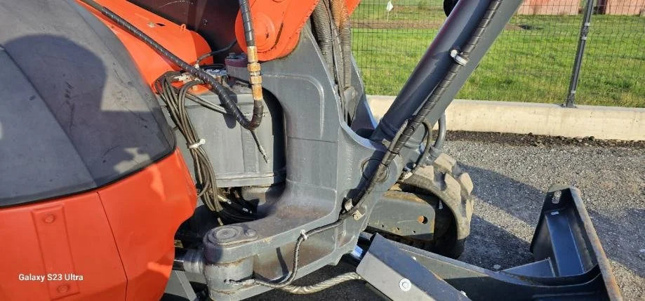 Miniexcavadora Kubota KX080-3 de 8,2 t usada 2012 con 3300 h y enganche hidráulico