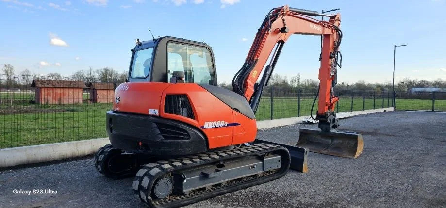 Miniexcavadora Kubota KX080-3 de 8,2 t usada 2012 con 3300 h y enganche hidráulico