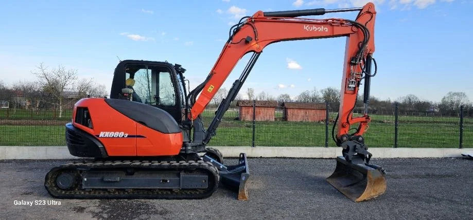 Miniexcavadora Kubota KX080-3 de 8,2 t usada 2012 con 3300 h y enganche hidráulico