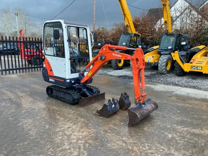 Miniexcavadora Kubota KX36-3 de 1,6 t, usada, año 2005, 2543 h, con 3 cucharones a elegir