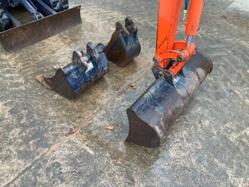 Miniexcavadora Kubota KX36-3 de 1,6 t, usada, año 2005, 2543 h, con 3 cucharones a elegir
