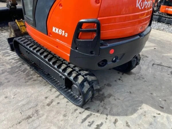 Miniexcavadora Kubota KX61-3 de 2,5 t de ocasión 2013 con cabina climatizada de 2417 h con 3 cucharas