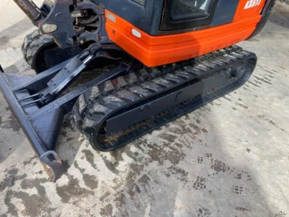 Miniexcavadora Kubota KX61-3 de 2,5 t de ocasión 2013 con cabina climatizada de 2417 h con 3 cucharas