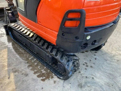 Miniexcavadora Kubota KX61-3 de 2,6 t de ocasión 2011 con cabina climatizada de 2964 h y 3 cucharas
