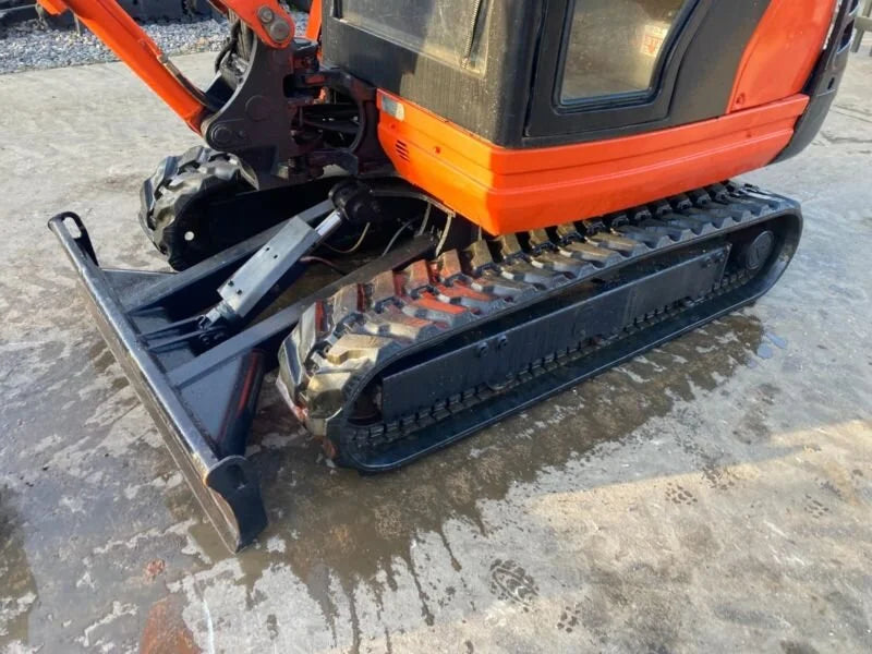 Miniexcavadora Kubota KX61-3 de 2,6 t de ocasión 2011 con cabina climatizada de 2964 h y 3 cucharas