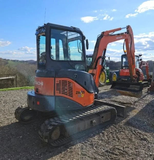 Miniexcavadora Kubota KX71-3 de 2,8 t usada de 2012 con 3480 h y enganche rápido hidráulico