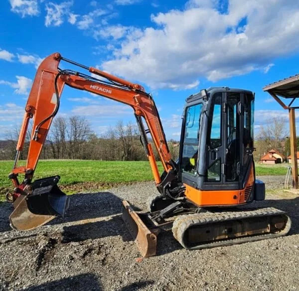 Miniexcavadora Kubota KX71-3 de 2,8 t usada de 2012 con 3480 h y enganche rápido hidráulico