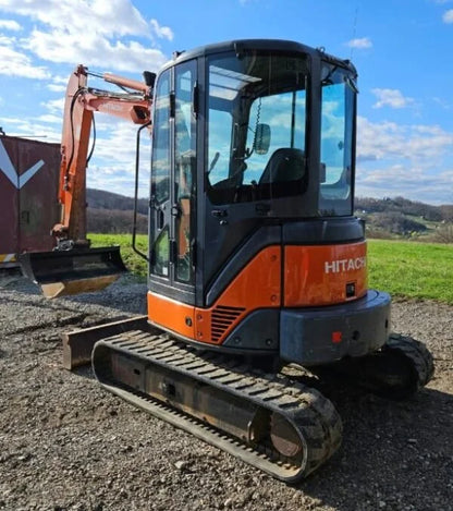 Miniexcavadora Kubota KX71-3 de 2,8 t usada de 2012 con 3480 h y enganche rápido hidráulico
