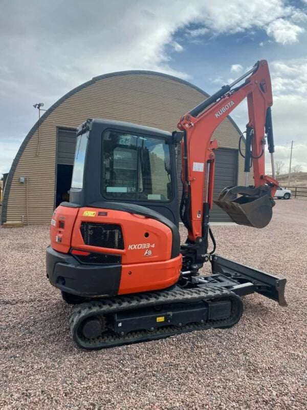 Miniexcavadora Kubota KX033-4R3A de 3,5 t usada 2016 con cabina climatizada de 3.864 h y 3 cucharones