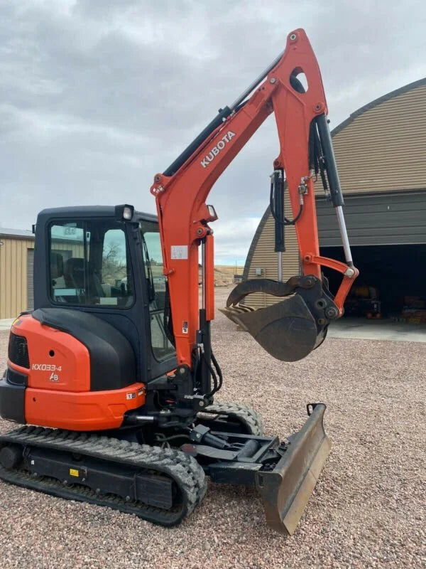 Miniexcavadora Kubota KX033-4R3A de 3,5 t usada 2016 con cabina climatizada de 3.864 h y 3 cucharones