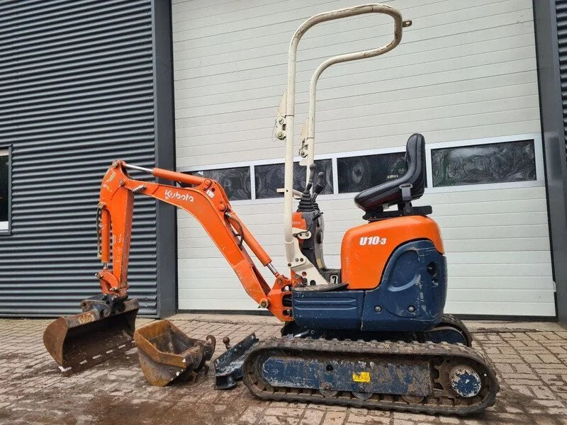 Miniexcavadora compacta Kubota U10-3 de 1,04 t, usada, año 2006, 4500 h, con 3 cucharones