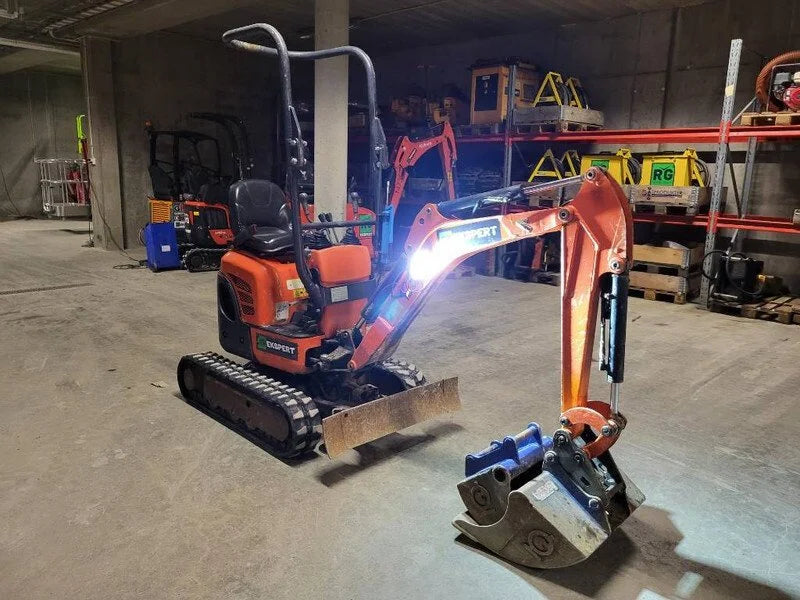 Miniexcavadora Kubota U 10-3 de 1,1 t usada 2016 de 825 h, primer dueño con 3 cucharones