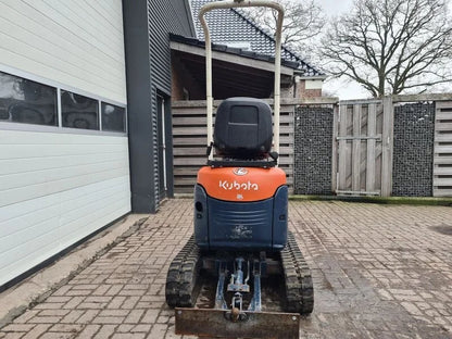 Miniexcavadora compacta Kubota U10-3 de 1,04 t, usada, año 2006, 4500 h, con 3 cucharones