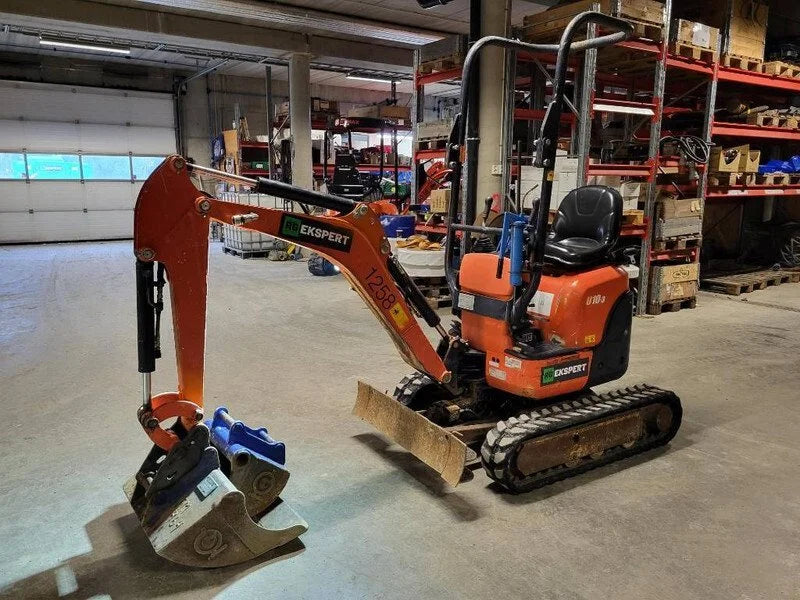 Miniexcavadora Kubota U 10-3 de 1,1 t usada 2016 de 825 h, primer dueño con 3 cucharones