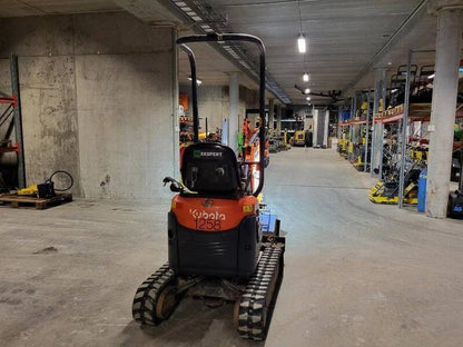 Miniexcavadora Kubota U 10-3 de 1,1 t usada 2016 de 825 h, primer dueño con 3 cucharones