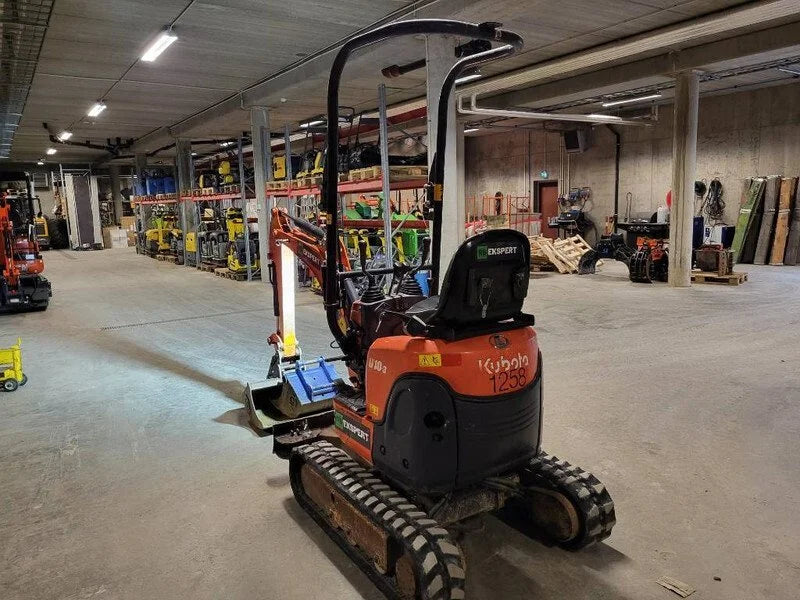 Miniexcavadora Kubota U 10-3 de 1,1 t usada 2016 de 825 h, primer dueño con 3 cucharones