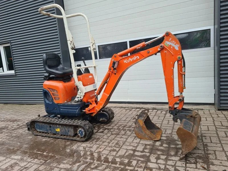 Miniexcavadora compacta Kubota U10-3 de 1,04 t, usada, año 2006, 4500 h, con 3 cucharones