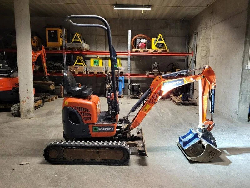 Miniexcavadora Kubota U 10-3 de 1,1 t usada 2016 de 825 h, primer dueño con 3 cucharones