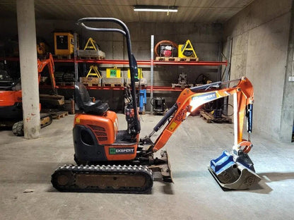 Miniexcavadora Kubota U 10-3 de 1,1 t usada 2016 de 825 h, primer dueño con 3 cucharones