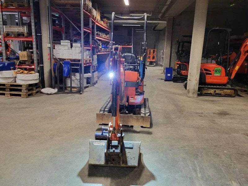 Miniexcavadora Kubota U 10-3 de 1,1 t usada 2016 de 825 h, primer dueño con 3 cucharones