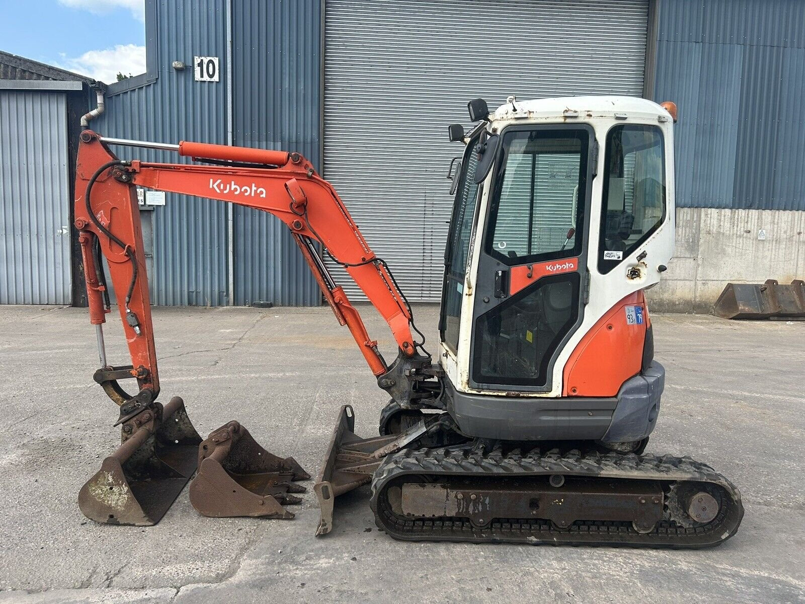Kubota U27-4 (2018) – Mini Excavadora 2,7T con Enganche Hidráulico Rotativo