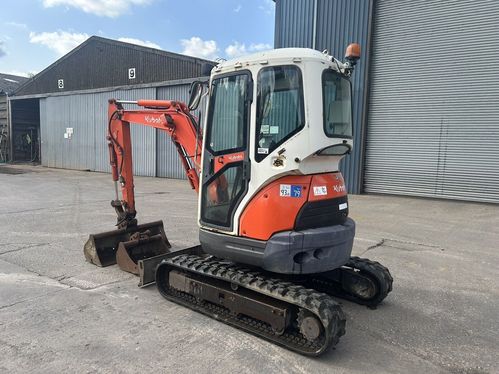 Kubota U27-4 (2018) – Mini Excavadora 2,7T con Enganche Hidráulico Rotativo