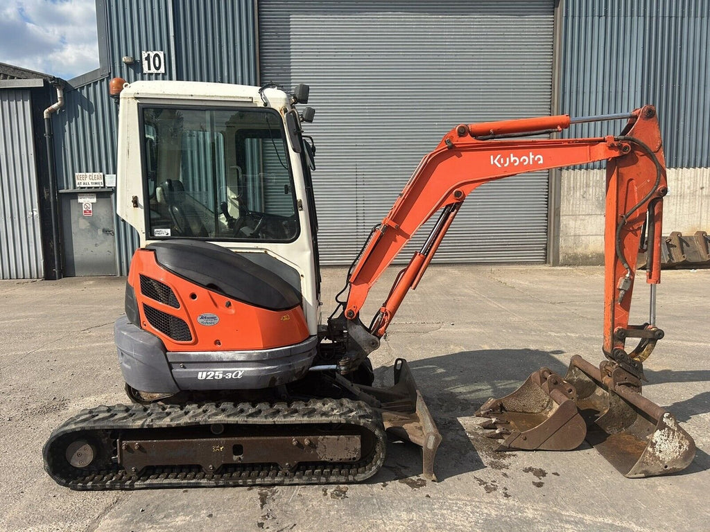 Kubota U27-4 (2018) – Mini Excavadora 2,7T con Enganche Hidráulico Rotativo