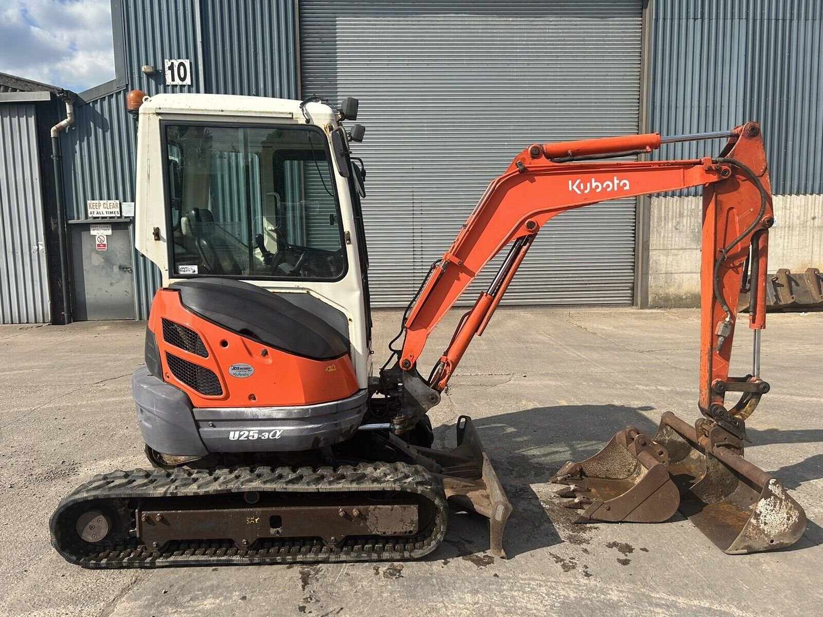 Kubota U27-4 (2018) – Mini Excavadora 2,7T con Enganche Hidráulico Rotativo