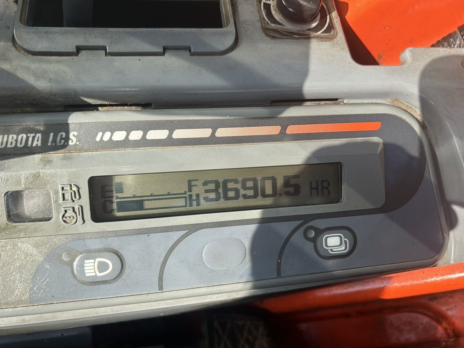 Kubota U27-4 (2018) – Mini Excavadora 2,7T con Enganche Hidráulico Rotativo