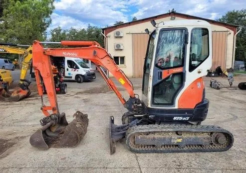 Miniexcavadora Kubota U25-3 de giro cero, 2,7 t, usada, año 2010, 3588 h, 24,8 kW