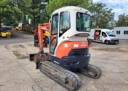 Miniexcavadora Kubota U25-3 de giro cero, 2,7 t, usada, año 2010, 3588 h, 24,8 kW