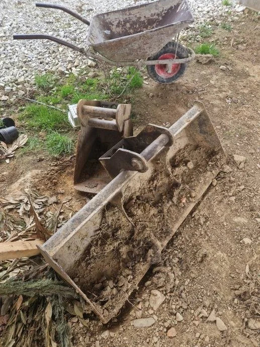 Miniexcavadora Kubota U25-3 de 2,5 t usada 2003 cabina cerrada de 3050 h con 3 cucharones