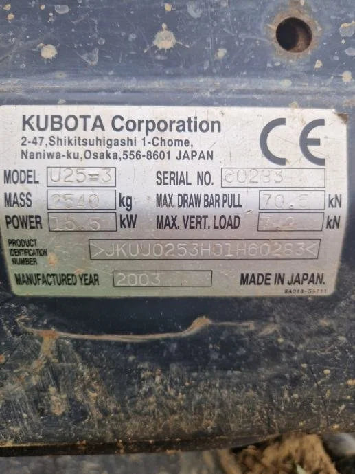 Miniexcavadora Kubota U25-3 de 2,5 t usada 2003 cabina cerrada de 3050 h con 3 cucharones
