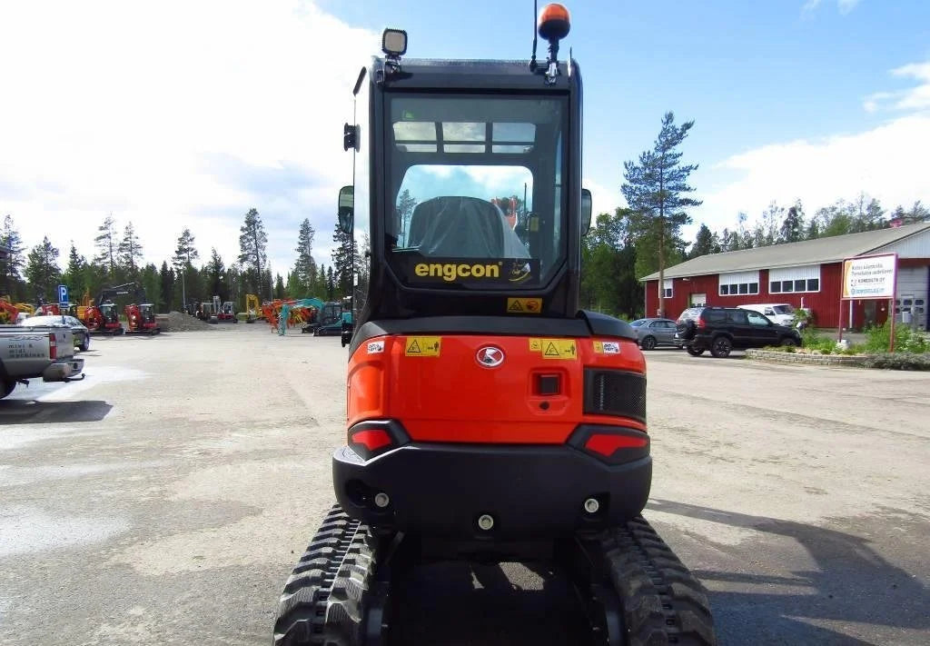 Miniexcavadora Kubota U27-4 de 2,7 t usada 2023 de 20 hp casi nueva con 3 cucharones