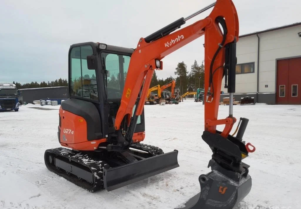 Miniexcavadora Kubota U27-4 de 2,7 t usada 2016 con 2185 h y 3 cucharones específicos