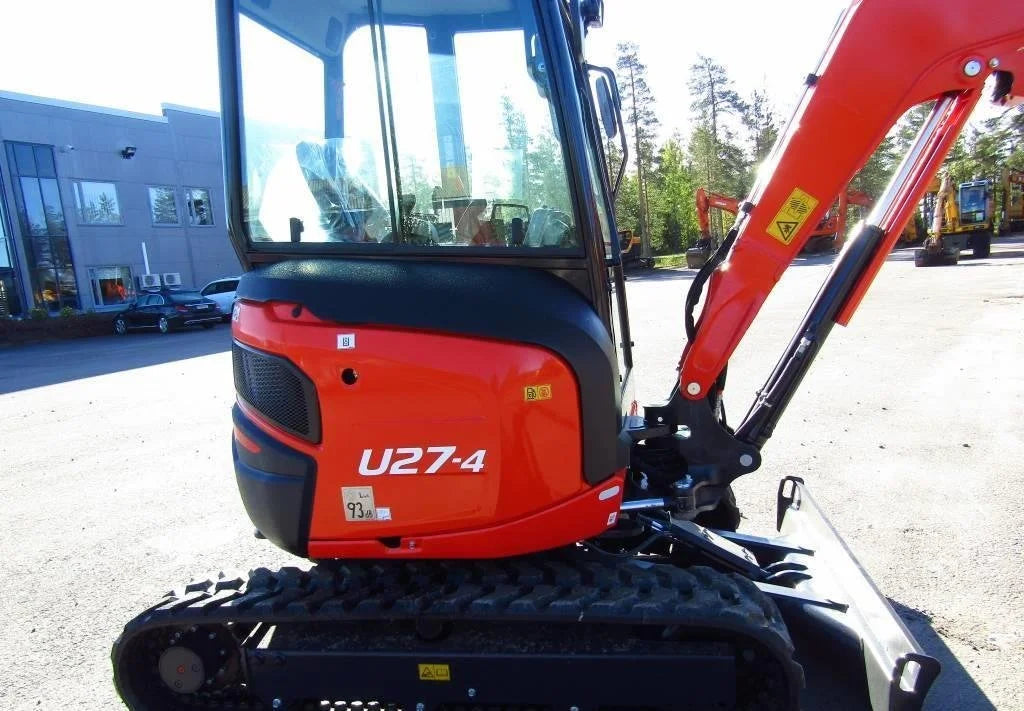 Miniexcavadora Kubota U27-4 de 2,66 t usada 2023 casi nueva de 1 h con 3 cucharones