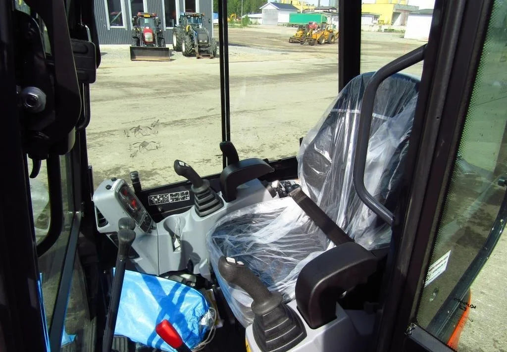 Miniexcavadora Kubota U27-4 de 2,7 t usada 2023 de 20 hp casi nueva con 3 cucharones