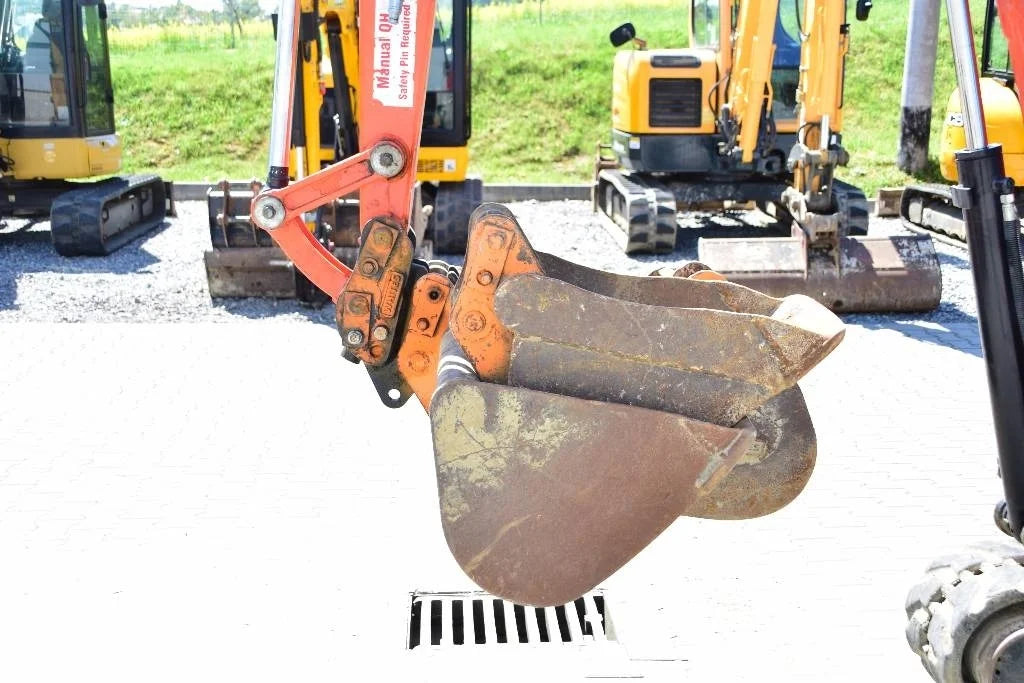 Miniexcavadora compacta Kubota U27-4 de 2,6 t de ocasión 2015 con 3 cucharas y enganche rápido