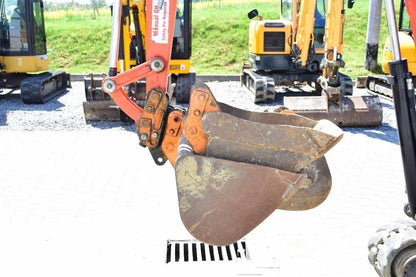 Miniexcavadora compacta Kubota U27-4 de 2,6 t de ocasión 2015 con 3 cucharas y enganche rápido