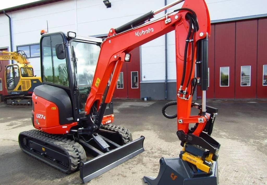 Miniexcavadora Kubota U27-4 de 2,7 t usada 2023 de 20 hp casi nueva con 3 cucharones