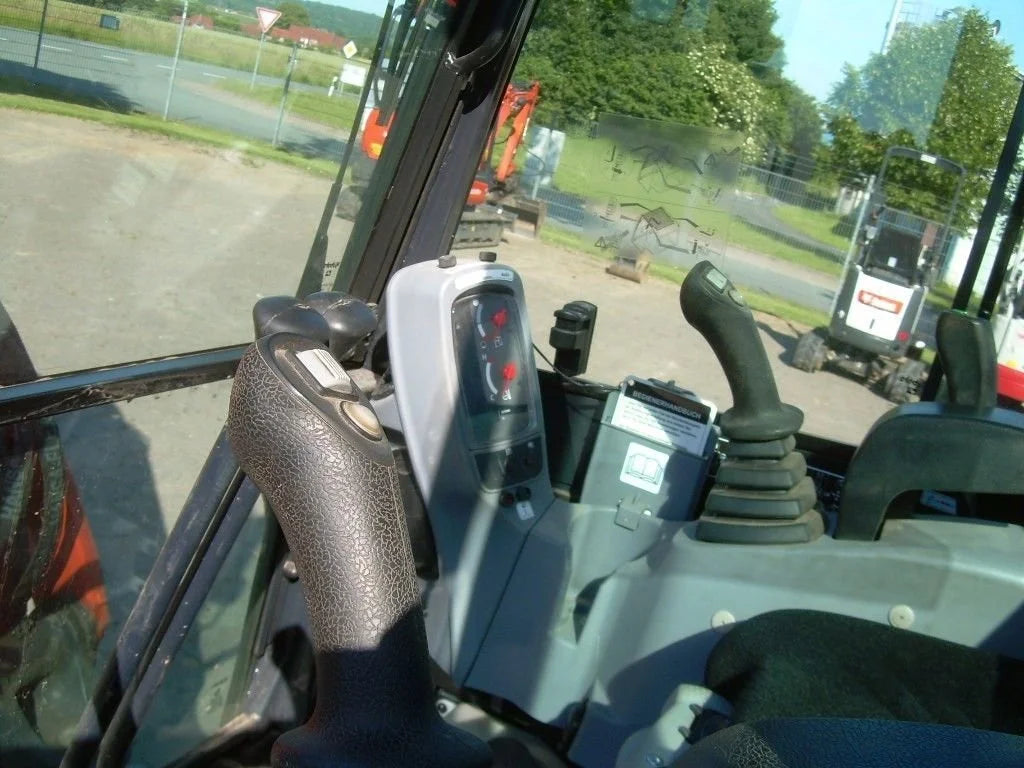 Miniexcavadora Kubota U 27-4 de 2,6 t usada 2020 con solo 315 h y 3 cucharones