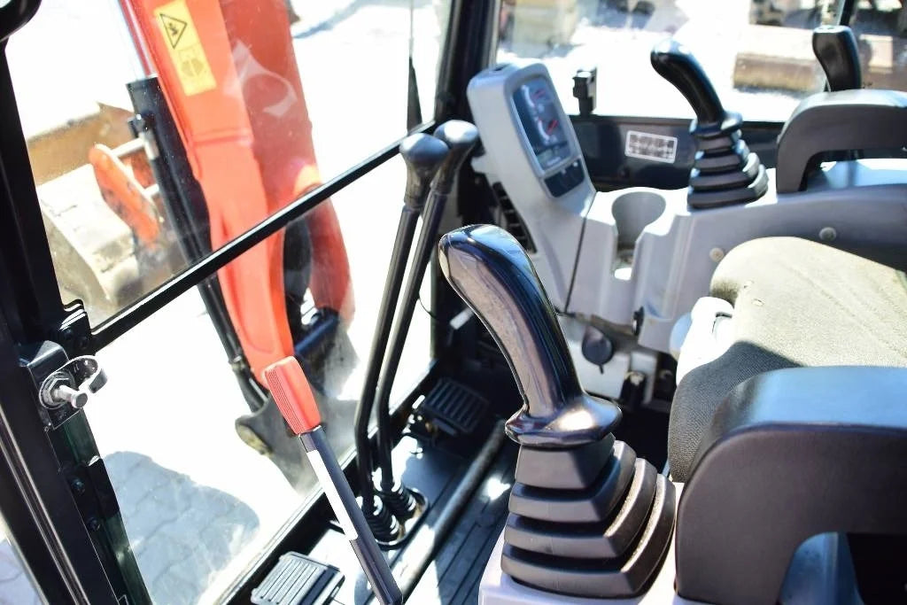 Miniexcavadora compacta Kubota U27-4 de 2,6 t de ocasión 2015 con 3 cucharas y enganche rápido