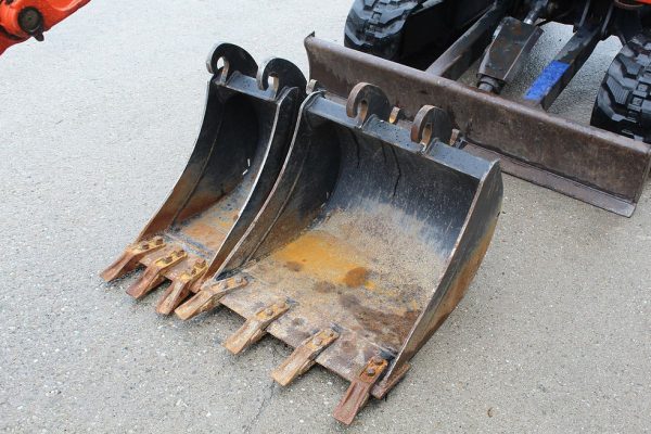 Miniexcavadora compacta Kubota U27-4 de 2,56 t, usada, año 2015, 1260 h, con cuchara de 50 cm