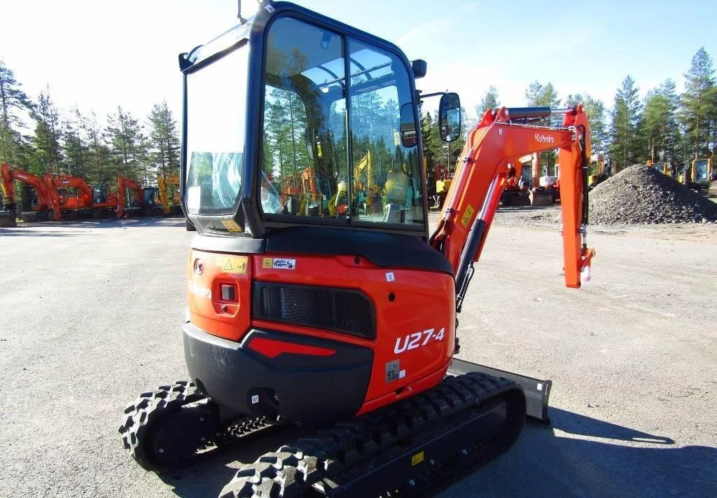 Miniexcavadora Kubota U27-4 de 2,66 t usada 2023 casi nueva de 1 h con 3 cucharones