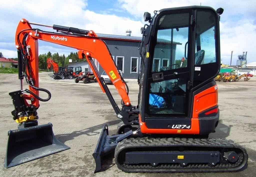 Miniexcavadora Kubota U27-4 de 2,7 t usada 2023 de 20 hp casi nueva con 3 cucharones