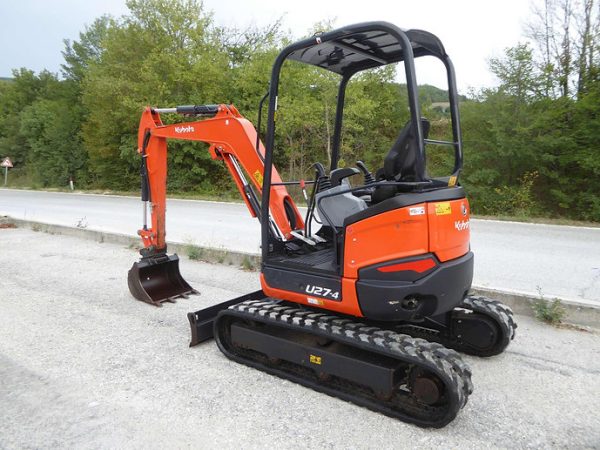 Miniexcavadora compacta Kubota U27-4 de 2,5 t, usada, año 2016, con solo 783 h y 3 cucharones